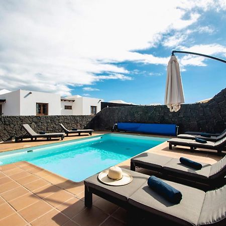 Villa Vista Reina - Luxury 6 Bedroom - Heated Pool- Views - Pool Table - Vista Lobos - Playa Blanca Εξωτερικό φωτογραφία