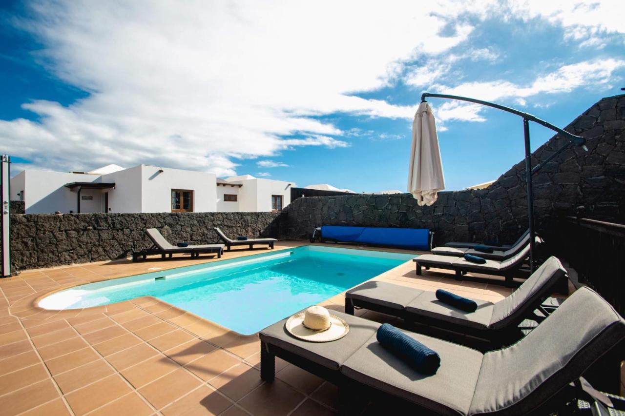 Villa Vista Reina - Luxury 6 Bedroom - Heated Pool- Views - Pool Table - Vista Lobos - Playa Blanca Εξωτερικό φωτογραφία