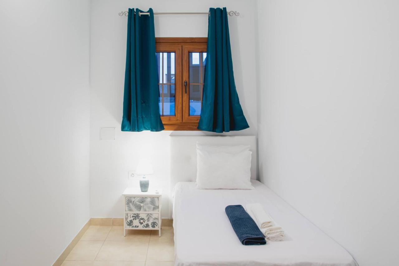 Villa Vista Reina - Luxury 6 Bedroom - Heated Pool- Views - Pool Table - Vista Lobos - Playa Blanca Εξωτερικό φωτογραφία