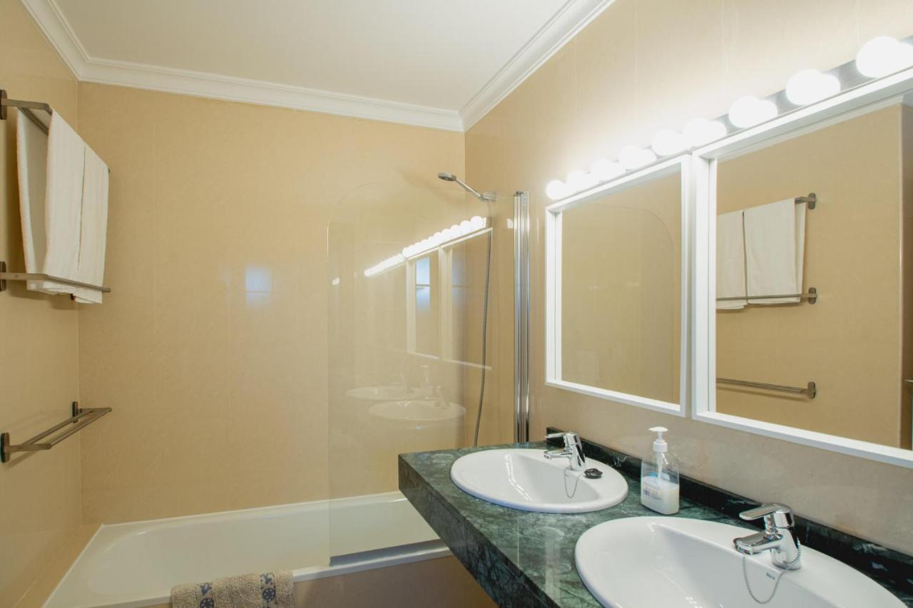 Villa Vista Reina - Luxury 6 Bedroom - Heated Pool- Views - Pool Table - Vista Lobos - Playa Blanca Εξωτερικό φωτογραφία